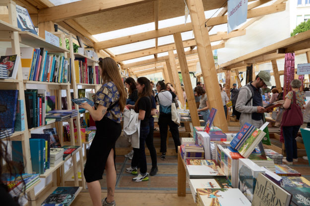 BDFIL26-04-Sa2Mai-Ambiance-Libraire_et_Dedicaces-039